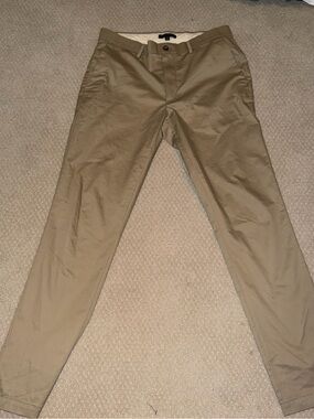 Banana Republic Men's Chinos in Light Khaki slim